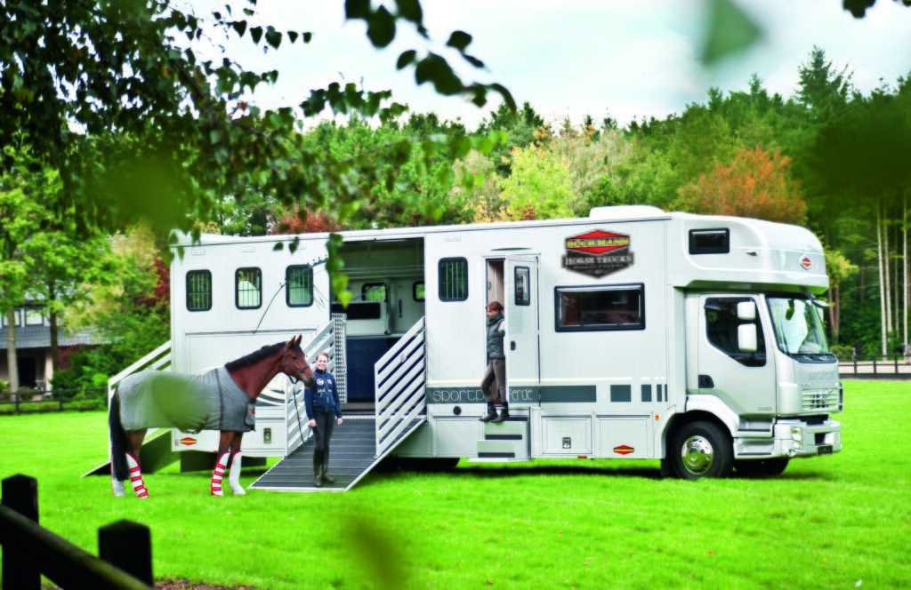Volvo VM 360 6x2 Baú 2023